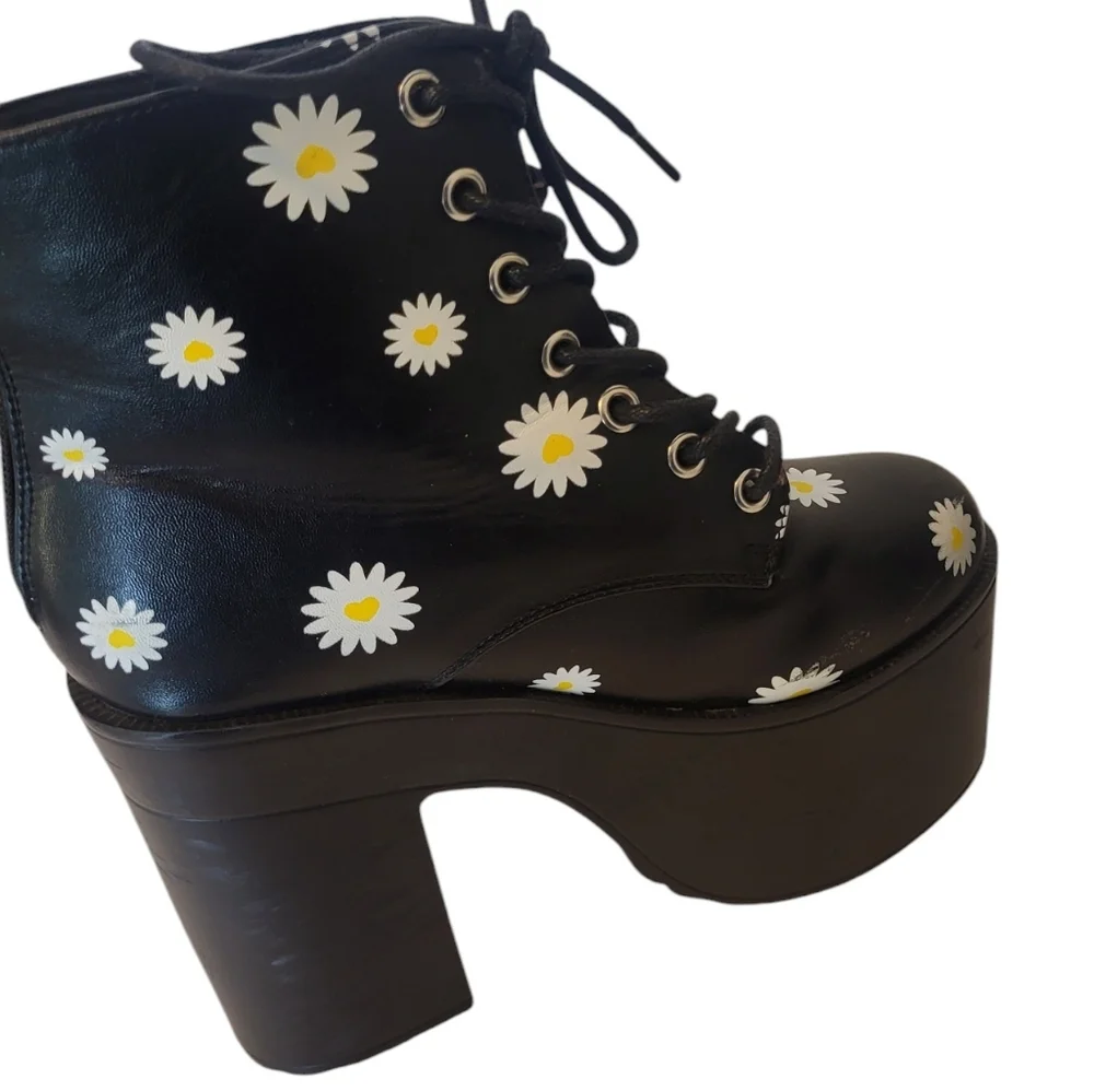 Daisy lace up platform boots - Picture 2 of 10